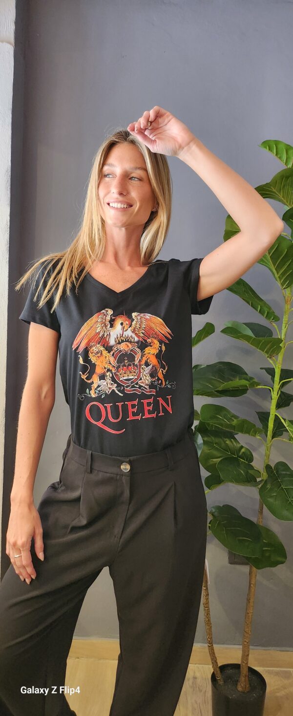 Remera Queen